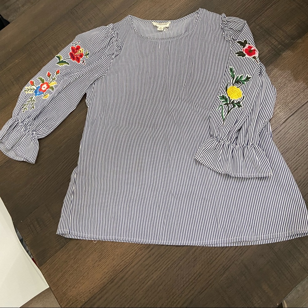 BLOUSE by COVERSTITCHED - Size: M